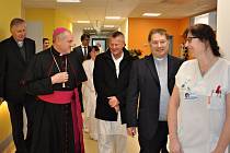 Biskup Mons. Josef Nuzík žehnal v úterý 11. února 2020 internímu oddělení Vsetínské nemocnice.