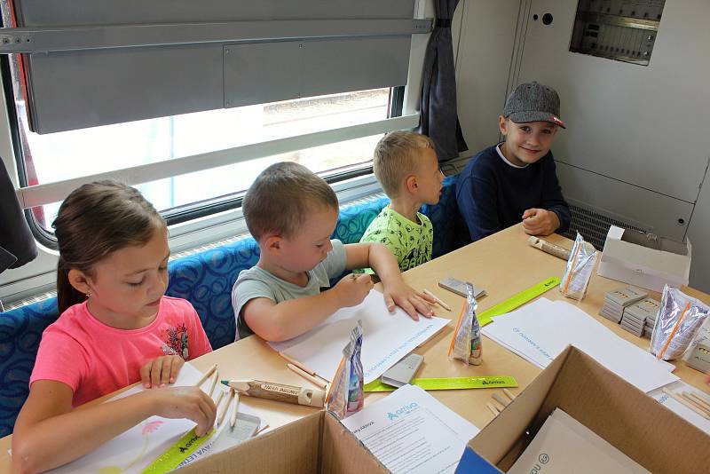 Společnost Arriva zavítala v pátek 12. července na Vsetín, aby budoucím cestujícím představila své soupravy. Děti soutěžily a malovaly o ceny nejkrásnější lokomotivu.