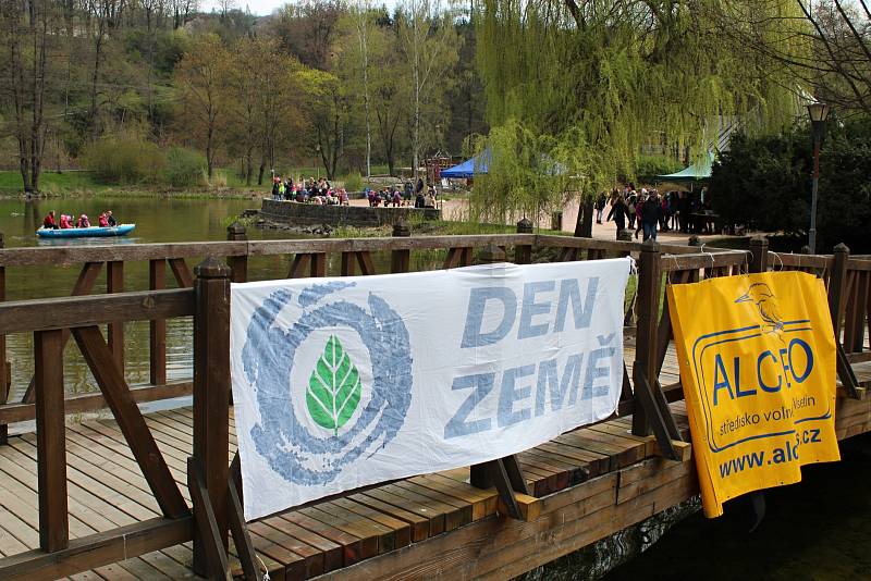 Středisko volného času Alcedo Vsetín uspořádalo v pátek 21. dubna 2017 sedmadvacátý ročník Dne Země.