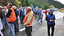 Hraniční přechod Velké Karlovice – Makov zablokovali v úterý 11. října 2011 slovenští odboráři. Protestovali proti politice a reformám své vlády