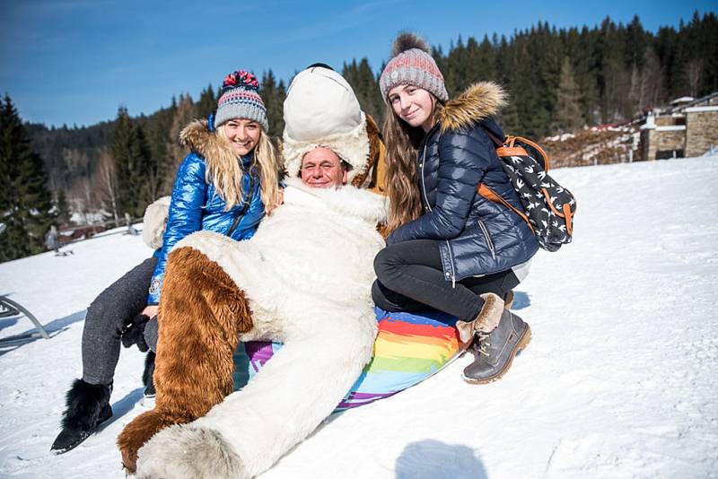 Maškarní lyžovačka na Horalu opět lákala