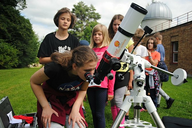 Pobytového astronomického tábora na Hvězdárně Valašské Meziříčí se v tomto týdnu (až do neděle 18. července 2021) účastní devatenáct dětí.