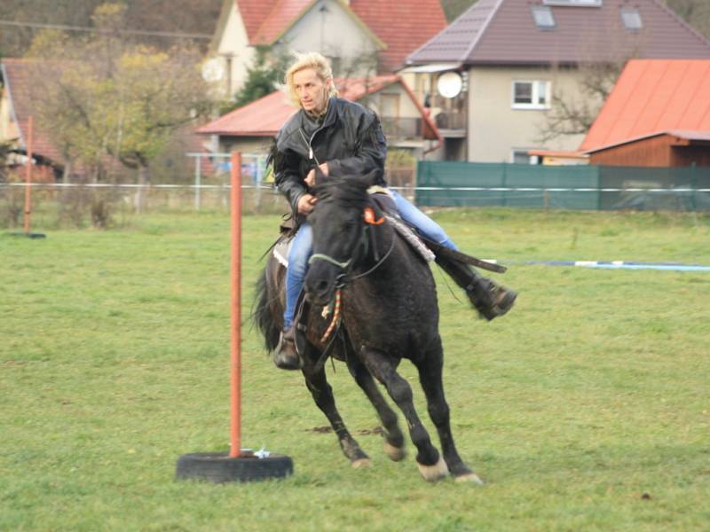 Pátá huslenská Hubertova jízda se nesla v duchu recese i úctyhodných výkonů.