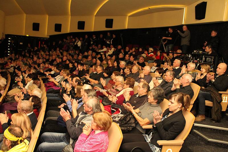 Veřejnost se rozloučila v kině Vatra s Jarmilou Šulákovou