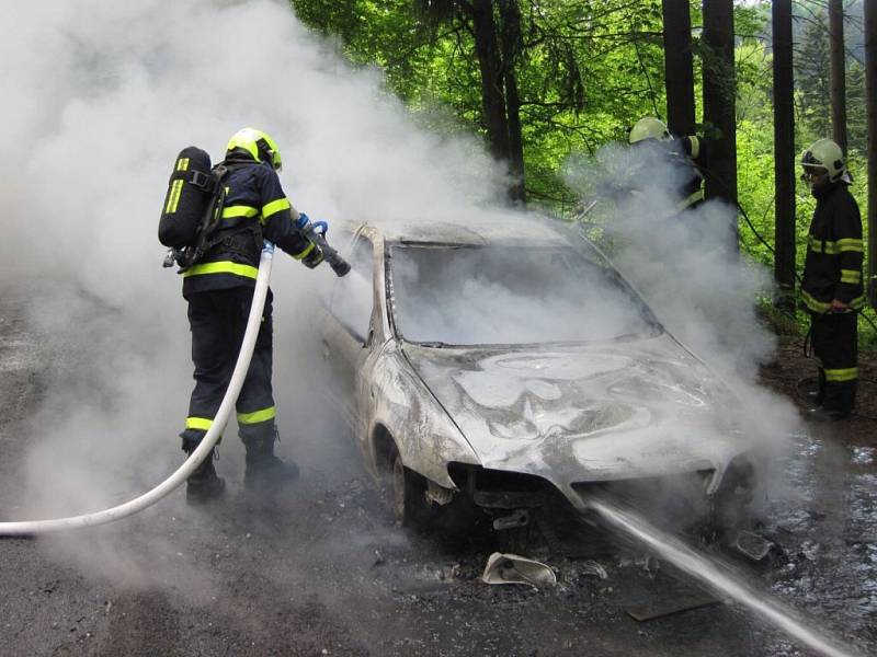 Požár auta u obce Hutisko – Solanec 