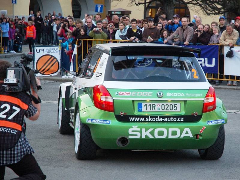 Bonver Valašská rally 2012 – start na náměstí ve Valašském Meziříčí.