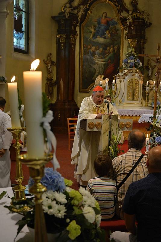 Kardinál Dominik Duka zavítal 15. srpna 2021 poprvé do Vsetína. V kostele Nanebevzetí Panny Marie posvětil dva ze čtyř nových zvonů.