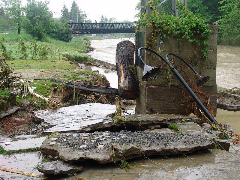 V Hospodě Přístav ve Valašském Meziříčí vznikly kvůli povodním statisícové škody.