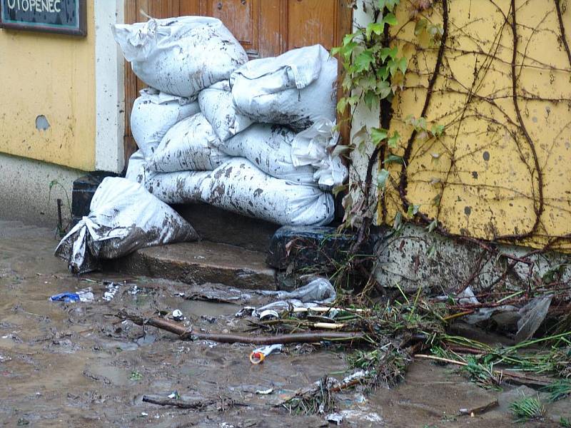 V Hospodě Přístav ve Valašském Meziříčí vznikly kvůli povodním statisícové škody.