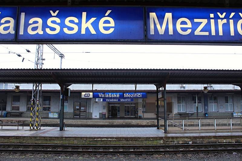 Nádraží ve Valašském Meziříčí se opravy dočká nejdříve v roce 2024.