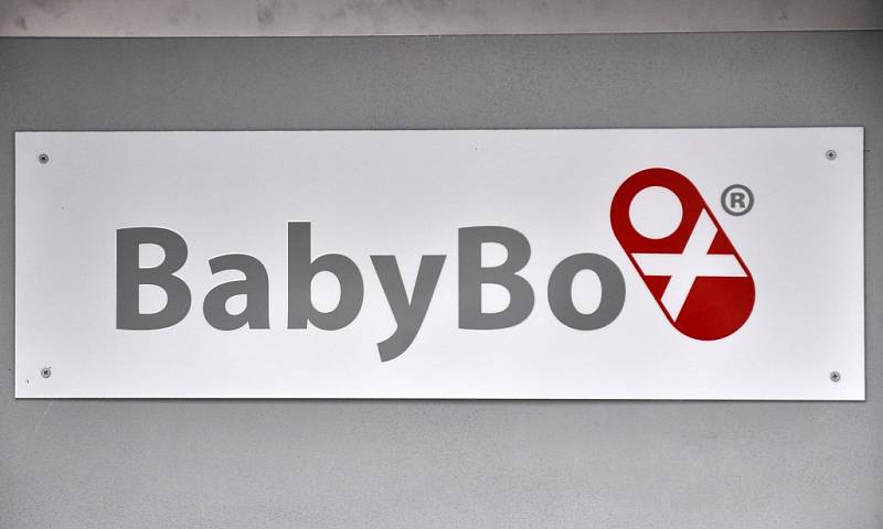 Instalace babyboxu v areálu nemocnice ve Valašském Meziříčí.