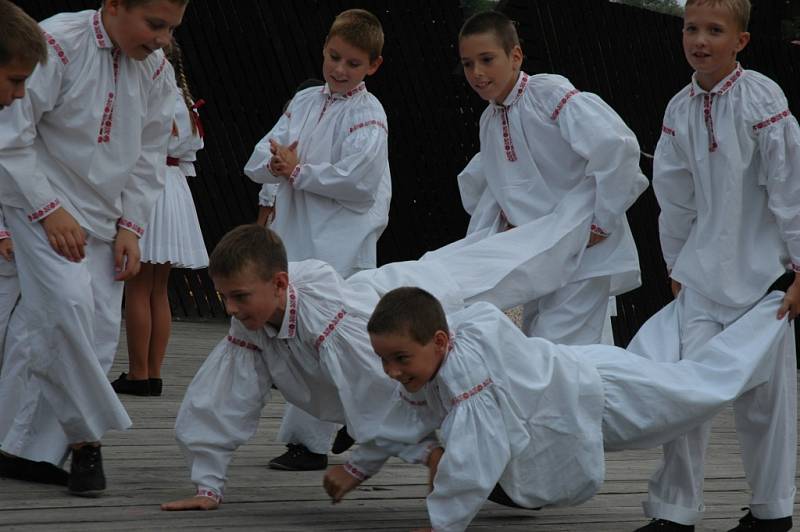 Centrem pozornosti milovníků folkloru se minulý týden stal Liptál. Už po čtyřicáté šesté se tu sešly folklorní soubory z celého světa.