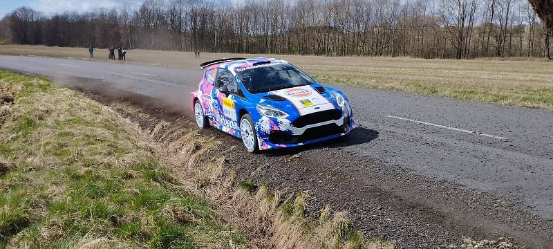 V pátek dopoledne v rámci 40. ročníku valašské Rally proběhla technická přejímka a testovací rychlostní zkouška - shakedown – na úseku Branky – Choryně. Objektiv našeho fotoreportéra Jiřího Hejtmánka.