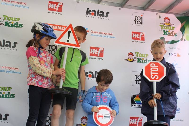 Deset nových vítězů a držitelů žlutého trikotu Tour de Kids bylo dekorováno v neděli ve Vsetíně. 