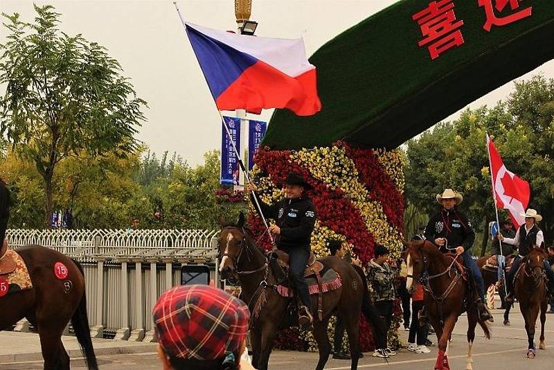 Ondřej Pavlíček z Podlesí byl na říjnovém mistrovství světa ve westernovém ježdění v čínském městě Am-ping vlajkonošem české výpravy.