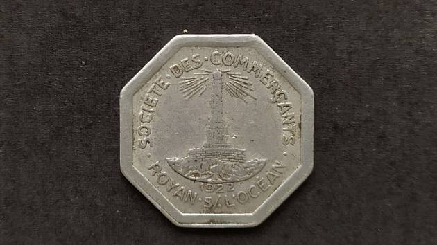 Osmihranná mince Francouzské obchodní komory vydaná v roce 1922