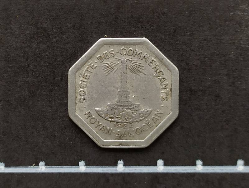 Osmihranná mince Francouzské obchodní komory vydaná v roce 1922