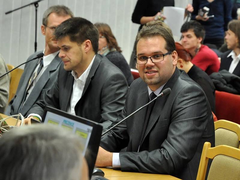 ově zvolený II. místostarosta města Vsetín Tomáš Pifka (Starostové a nezávislí) na třetím ustavujícím zastupitelstvu; Vsetín, zasedací sál MěÚ, pondělí 8. prosince 2014.