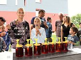 V sobotu 19. srpna 2017 se v Jablůnce uskutečnil třetí ročník akce s názvem Den medu a písniček. Návštěvníci si užili bohatý program včetně ochutnávky medů, z nichž vybírali ten nejlepší.