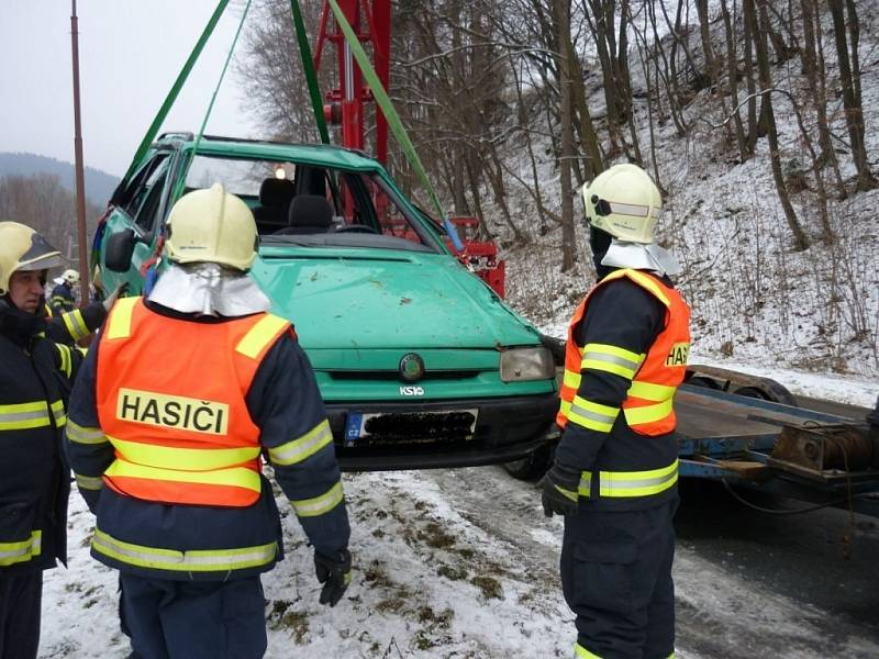 Dopravní nehoda u Halenkova na Vsetínsku.