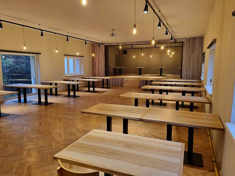 Prostřední Bečva - rekonstruovaný sál zbrojnice v místní části Kněhyně