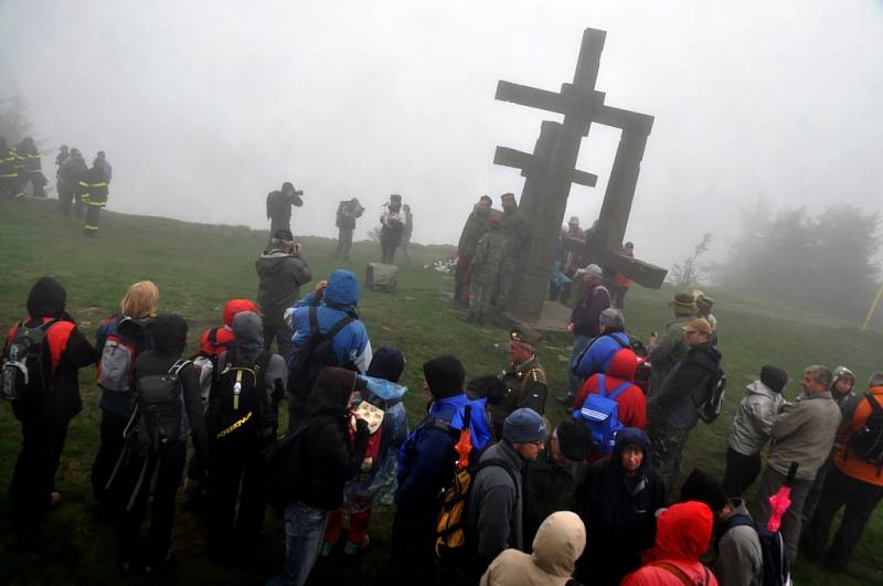 U památníku Tři kříže na Ztracenci na česko-slovenském pomezí se v neděli 12. května 2013 uskutečnilo tradiční setkání Čechů a Slováků. Společně si připomněli 68. výročí konce druhé světové války