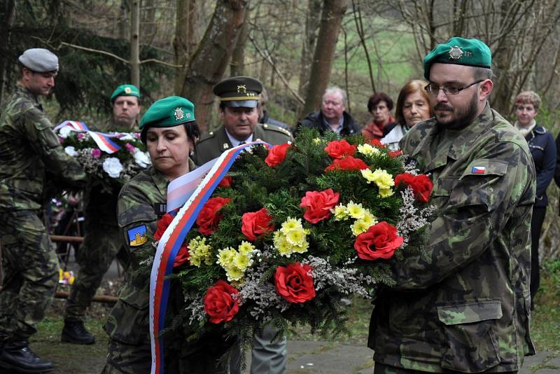 Pietní akt u příležitosti 70. výročí vypálení Juříčkova mlýna v Leskovci na Hornolidečsku konaný 17. dubna 2015.