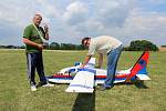 Na druhý ročník Aviatického dne, který se konal v sobotu 15. července v Poličné, dorazily tisíce lidí. Hvězdou programu byl akrobatický pilot Martin Šonka. Při jeho letecké show se divákům tajil dech.