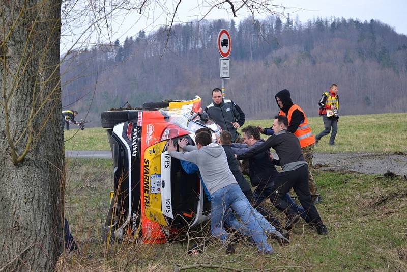 Účinkování Miroslava Jakeše na Valašské rally ukončila havárie