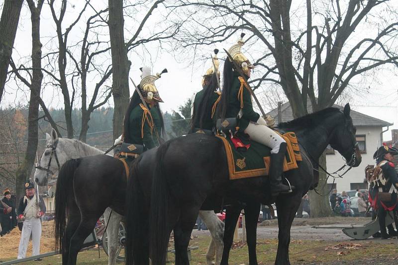 Rekonstrukce historické bitvy u Štoků se účastní minimálně stovka vojáků v dobových uniformách.