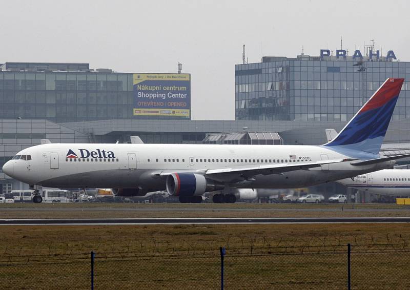 Americké aerolinky Delta Air Lines budou používat i nápojové sklo ze světelské sklárny. Ilustrační foto.  