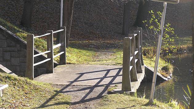 Most u rybníka Obora  může zmizet