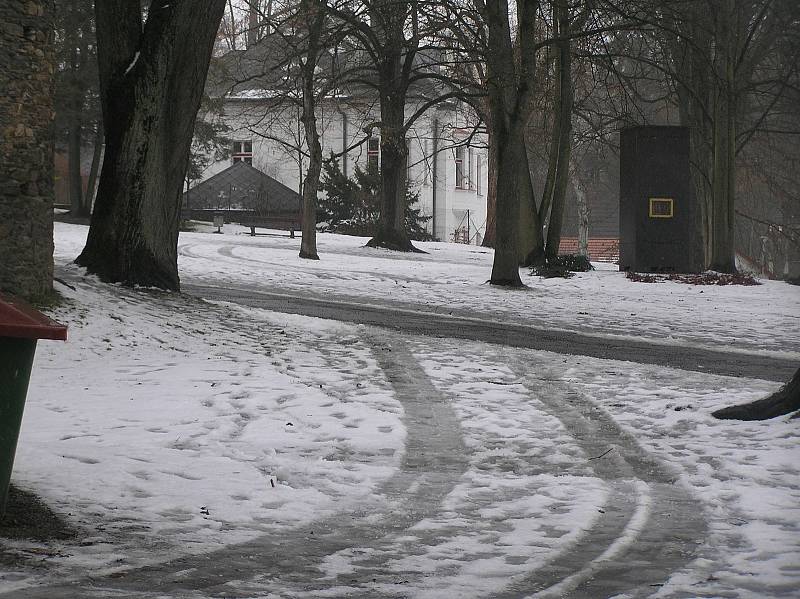 Tato část parku na svoji proměnu letos teprve čeká.