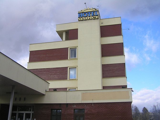 Hotel Slunce v Brodě slouží k ubytování uprchlíků a to a rok i déle