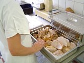 Jídlo z nemocniční kuchyně v Brodě bude podle vedení domova důchodců pestré a kvalitní.