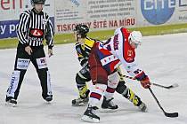Z hokejového utkání HC Rebel - SK Kadaň.