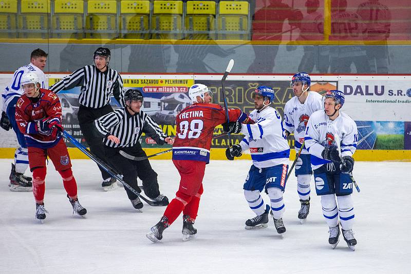 Hokejové utkání čtvrtfinále play-off 2. ligy mezi domácím BK Havlíčkův Brod (v červeném) a HC Tábor.