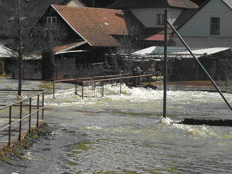 Záplavy na jaře 2006 na Vysočině.