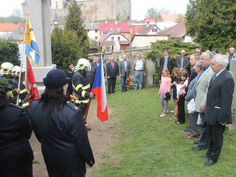 Slavnosti přihlížela řada místních občanů i hostů.