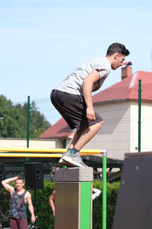 Slavnostní otevření školního hřiště ve Ždírci nad Doubravou.