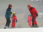 Ve Vysoké se vloni lyžovalo jen pár dnů. Letos to vypadá na vydařenou sezonu. Na sjezdovce leží necelých čtyřicet centimetrů technického i přírodního sněhu. Ilustrační foto.