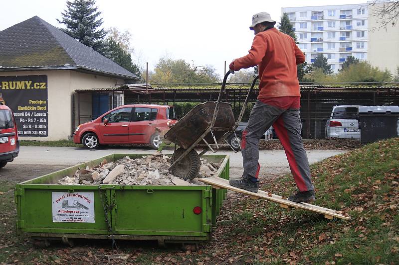 Pokračující opravy kostelíka sv. Kateřiny v Brodě.