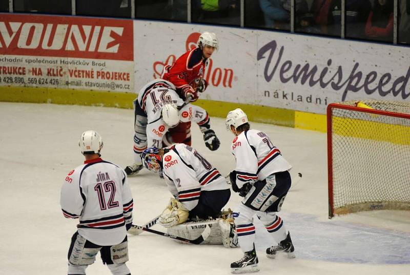 Ze sobotního hokejového utkání HC Rebel Havl. Brod - HC Piráti Chomutov.