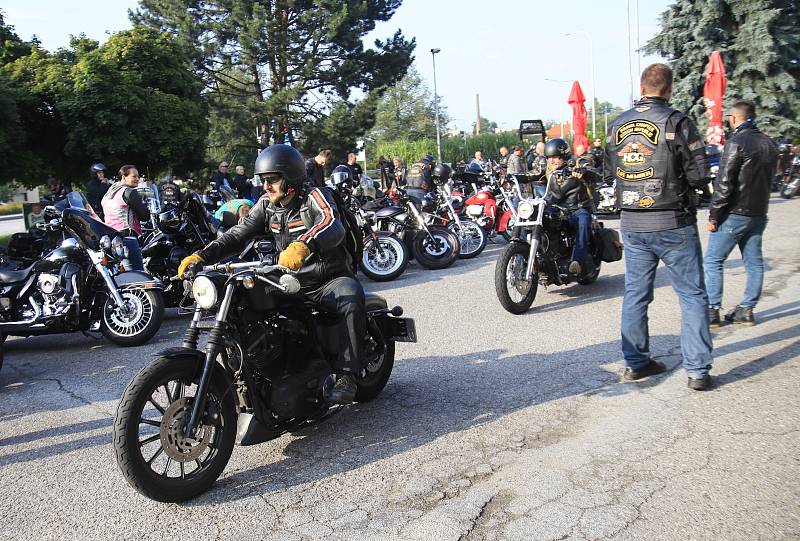 Čtyřdenní cesta motorkářů začala v Havlíčkově Brodě