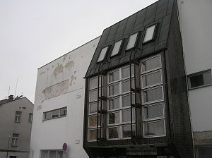 Neutěšený stav budovy Městského divadla a kina Ostrov