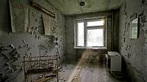 Sobota 26. dubna 1986 se do historie zapsala největší jadernou havárií. Během chvíle se tisícům obyvatel Pripjati a nedalekého Černobylu převrátil život naruby.