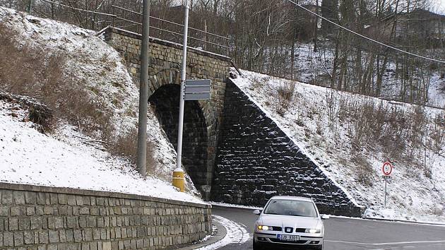 Mostní konstrukci nad silnicí II/150 směrem na Havlíčkův Brod čeká letos rekonstrukce. 