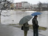 Tak vypadaly záplavy v Brodě před několika lety. Po odbahnění řeky se riziko sníží.