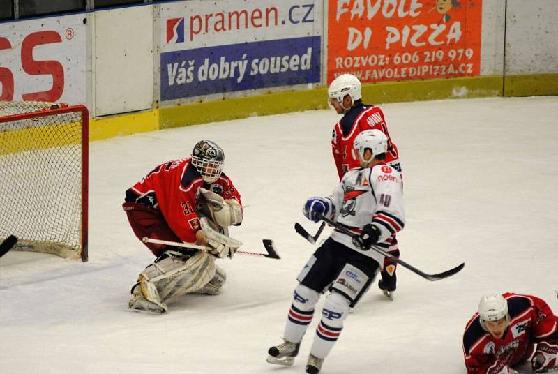 Ze sobotního hokejového utkání HC Rebel Havl. Brod - HC Piráti Chomutov.