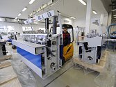 Novou linku na výrobu lepené vazby uvedou tiskárny do zkušebního provozu v lednu.